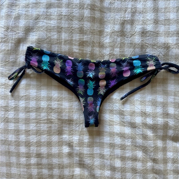 San Lorenzo Reversible Bikini Bottom - Picture 1 of 4